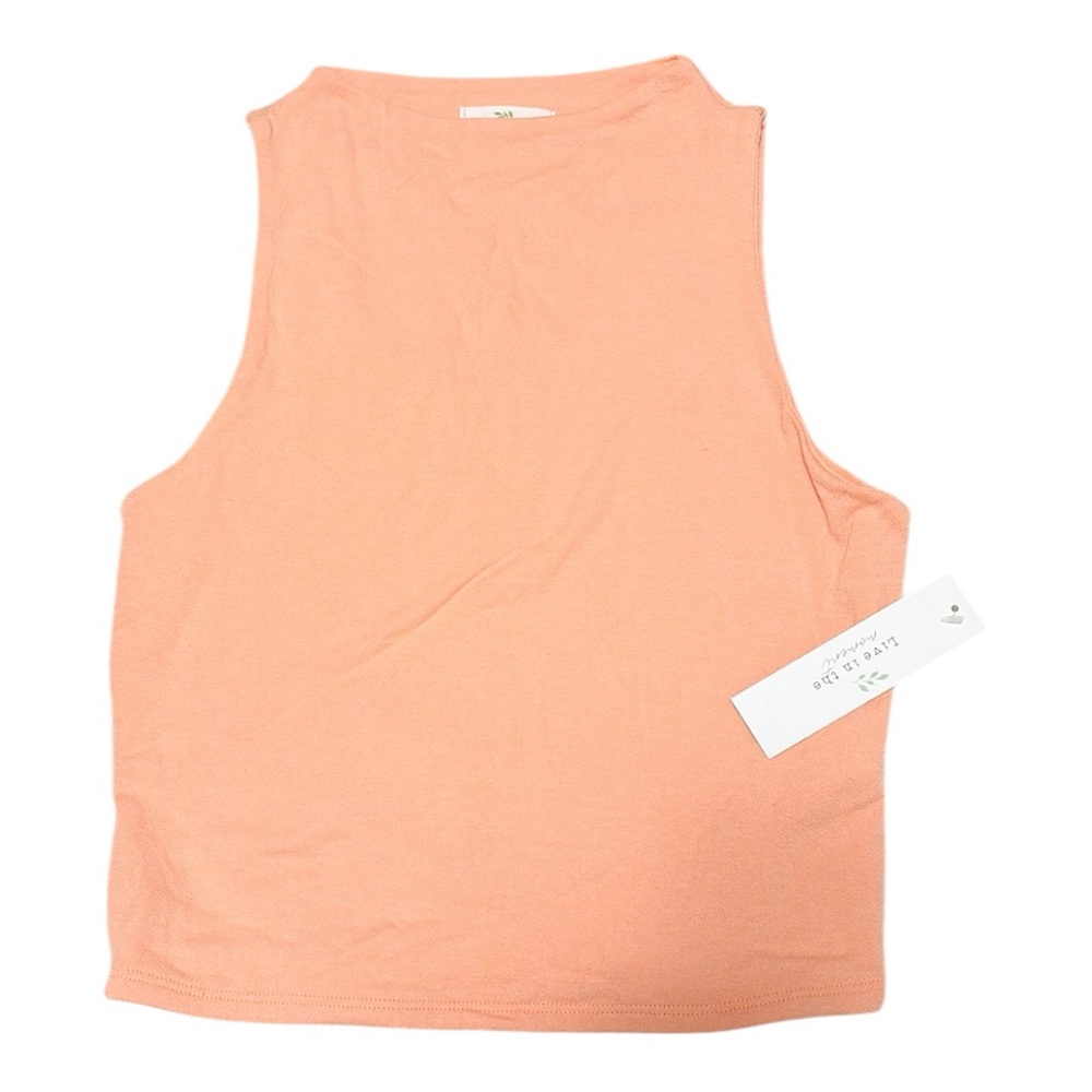 66. Live in the moment NWT Tank Top